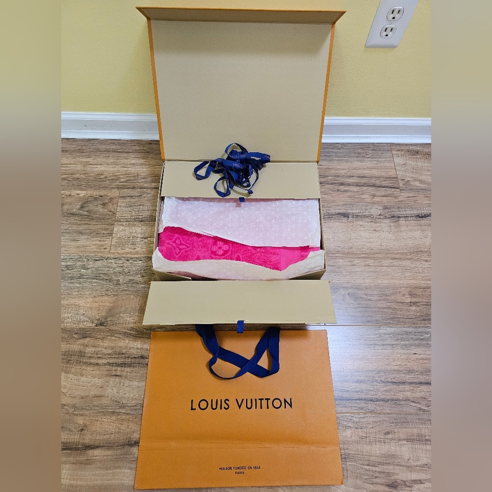 New Louis Vuitton towel pink - Picture 2 of 15